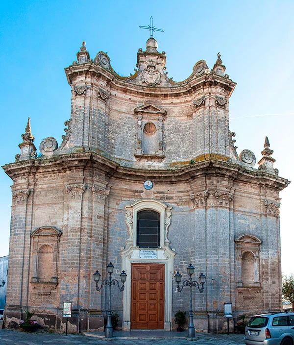 La facciata frontale del Santuario